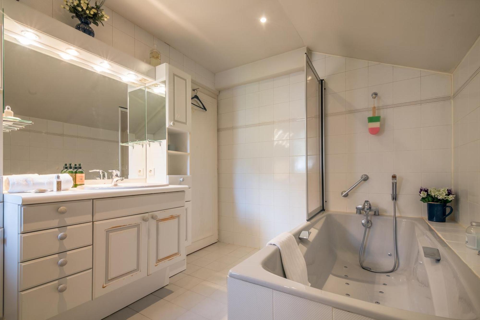 Montblanc Alpine Ski & Sauna Retreat - Happy Rentals Шамоні Екстер'єр фото